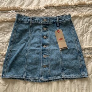 Levi’s button front denim mini skirt